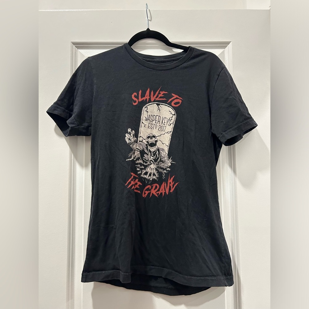 Jasper Keys “Slave to the Grave” Graphic Tee Shirt – Men’s Medium – 💀🪦